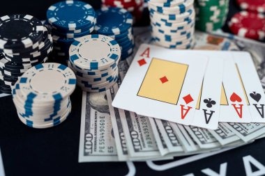 Free spins feature triggered with expanding ways counter